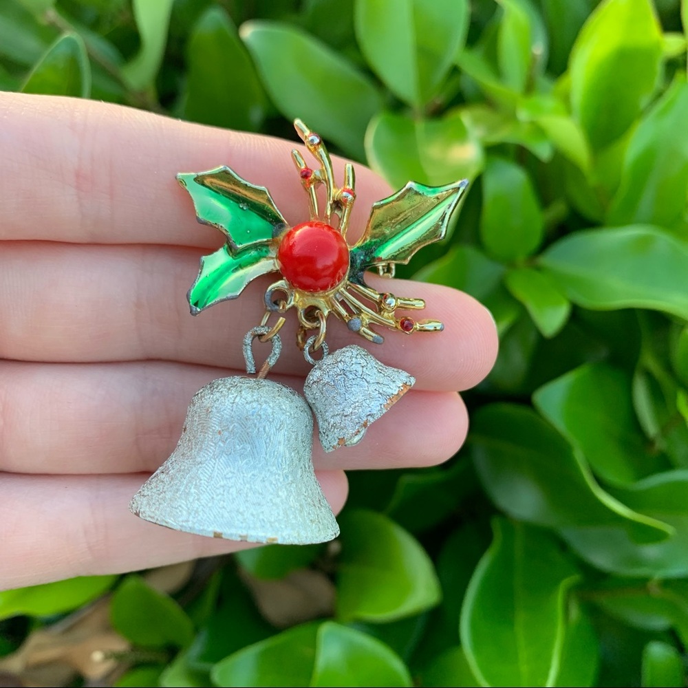 Vintage Christmas Ringing Bell Holly Brooch Pin // Christmas Holiday
